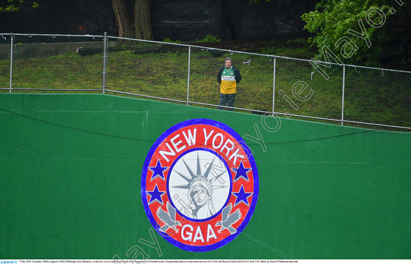 1696295 
 5 May 2019; Legendary Offaly supporter Mick McDonagh, from Tullamore, on his first visit to Gaelic Park ahead of the Connacht GAA Football Senior Championship Quarter-Final match between New York and Mayo at Gaelic Park in New York, USA. Photo by Piaras Ó Mídheach/Sportsfile 
 Keywords: GAA, Football, ny, nyc, bronx, Manhattan, michael, fan, supporter, spectator, mayococo