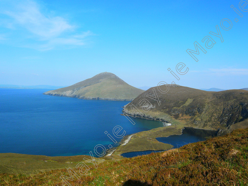 Annagh-strand-and-Slievemore,-Achill-Island-(0002)