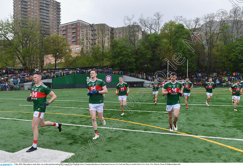 1697255 
 5 May 2019; Mayo players make their way to their positions before the Connacht GAA Football Senior Championship Quarter-Final match between New York and Mayo at Gaelic Park in New York, USA. Photo by Piaras Ó Mídheach/Sportsfile 
 Keywords: GAA, Football, ny, nyc, bronx, Manhattan