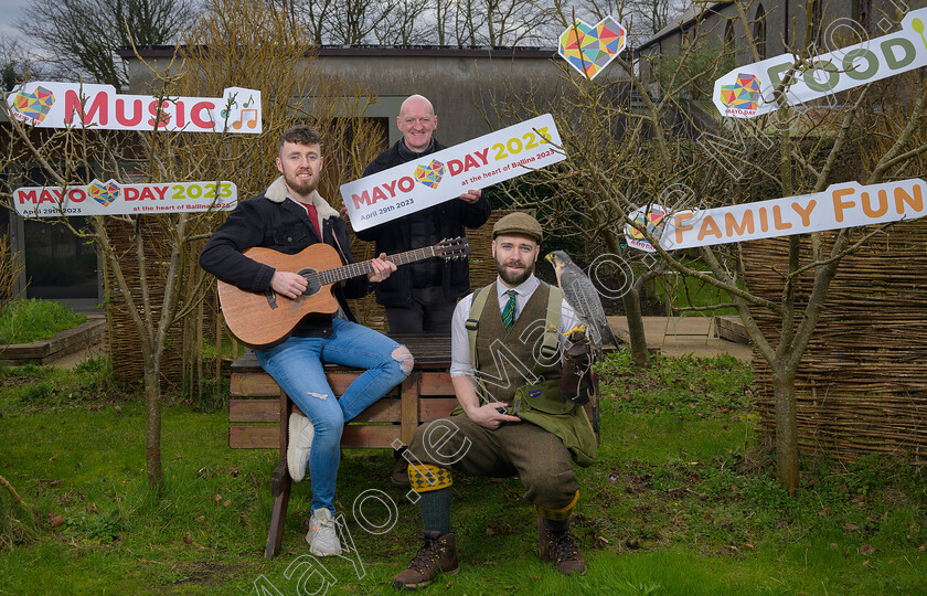 MayoDay2023-1635 
 Mayo Day 29th of April to celebrate all things Mayo, with the flagship event taking place in Ballina for the first time as part of the Ballina 2023 celebrations. Pictured at the launch in Ballina from L/R Finieinn Quinn (Musician), Paul Cunningham (Ballina Arts Centre) and Daniel Gibbons (Falconer). Pic: Michael Mc Laughlin