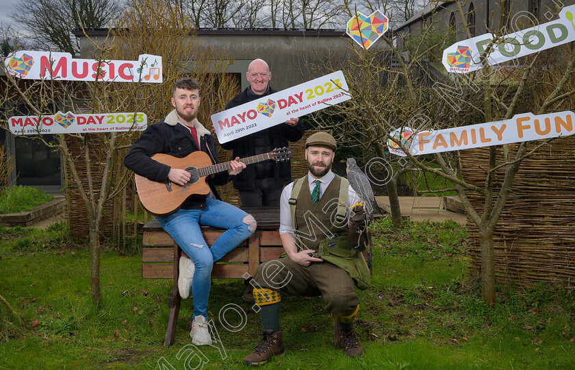 MayoDay2023-1635 
 Mayo Day 29th of April to celebrate all things Mayo, with the flagship event taking place in Ballina for the first time as part of the Ballina 2023 celebrations. Pictured at the launch in Ballina from L/R Finieinn Quinn (Musician), Paul Cunningham (Ballina Arts Centre) and Daniel Gibbons (Falconer). Pic: Michael Mc Laughlin