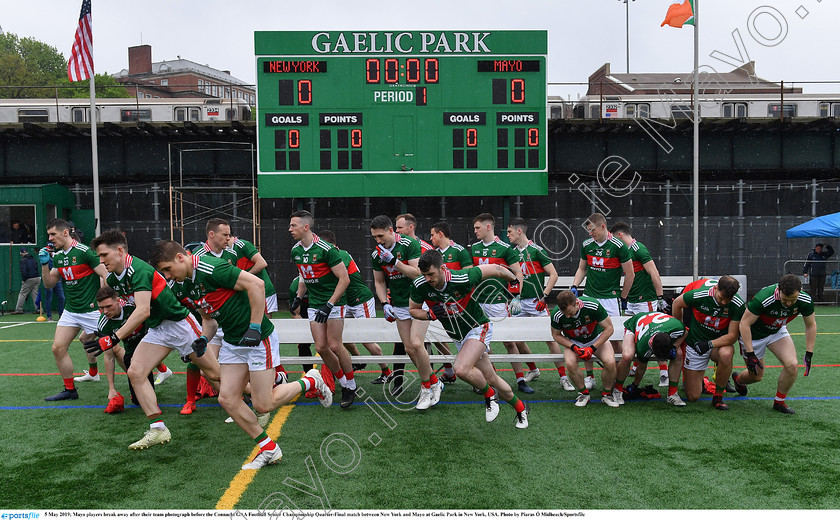 1697256 
 5 May 2019; Mayo players break away after their team photograph before the Connacht GAA Football Senior Championship Quarter-Final match between New York and Mayo at Gaelic Park in New York, USA. Photo by Piaras Ó Mídheach/Sportsfile 
 Keywords: GAA, Football, ny, nyc, bronx, Manhattan